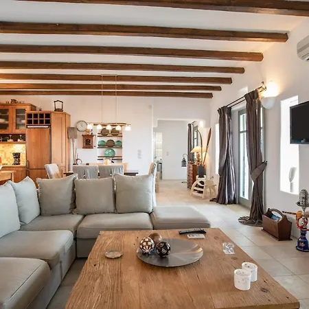 Faragas Luxury Retreat Views *