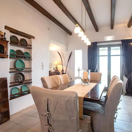 Faragas Luxury Retreat Views Villa