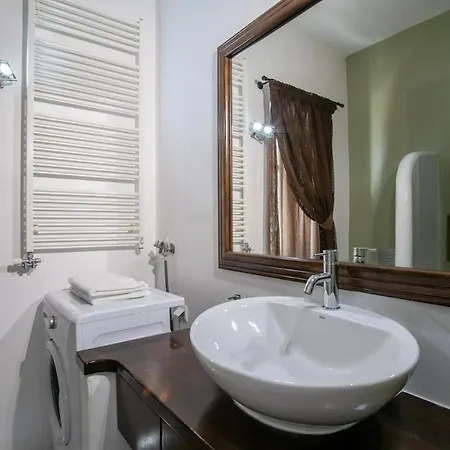 Faragas Luxury Retreat Views *